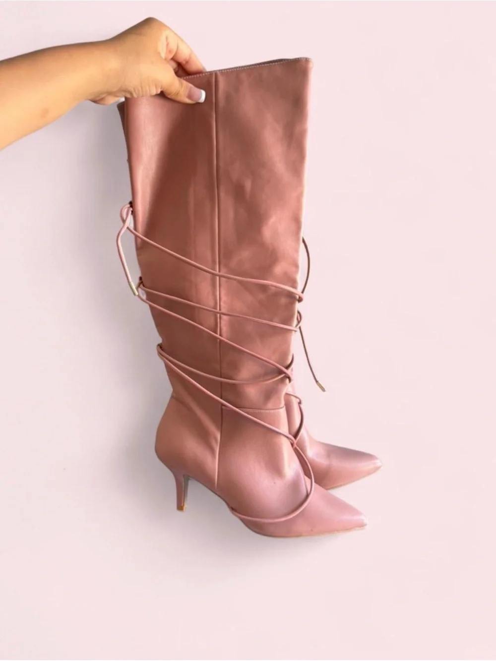 Boots chic over